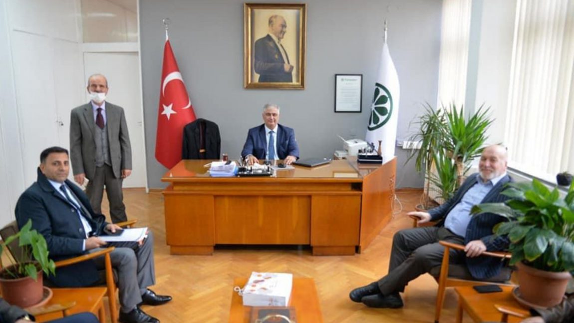 Enerji Bir-Sen Genel Başkanı Hacı Bayram Tombul ekibi ile birlikte Şeker Enstitümüzü ziyaret ettiler.
